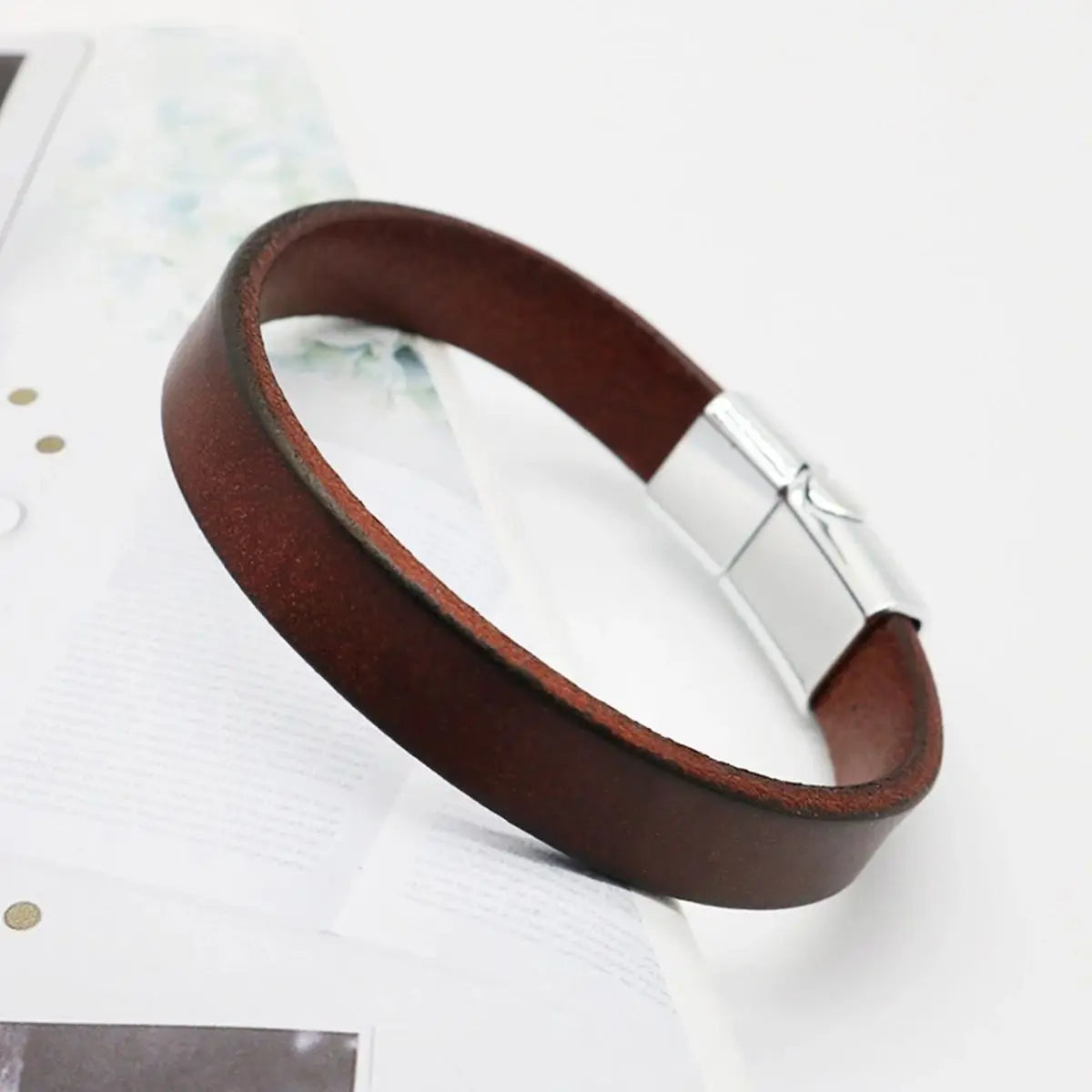 Simple Vintage Cowhide Leather Bracelet for Men Versatile Creative Magnetic Buckle Bangles Male Street Trend Jewelry Accessory